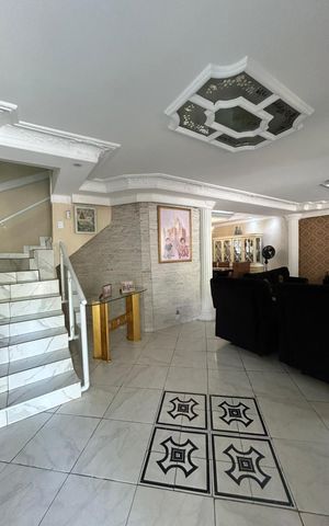 Casa para alugar com 250m², 4 quartos e 6 vagasSala