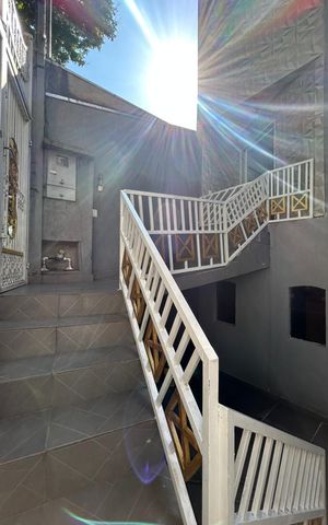Casa para alugar com 250m², 4 quartos e 6 vagasEscada