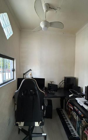 Casa para alugar com 250m², 4 quartos e 6 vagasQuarto