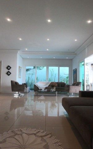 Casa de condomínio à venda com 350m², 1 quarto e 6 vagas Casa de condomínio à venda com 350m², 1 quarto e 6 vagasSala