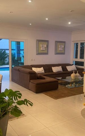 Casa de condomínio à venda com 350m², 1 quarto e 6 vagas Casa de condomínio à venda com 350m², 1 quarto e 6 vagasSala