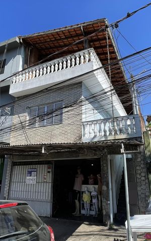 Casa para alugar com 150m², 4 quartos e 2 vagas Casa para alugar com 150m², 4 quartos e 2 vagasFachada