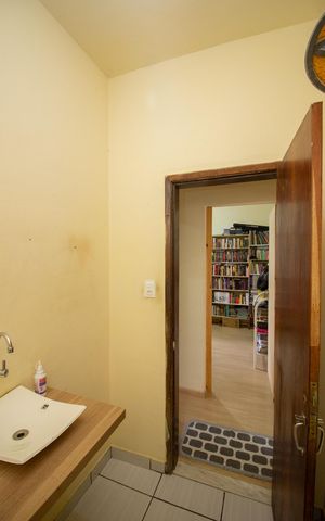 Casa à venda com 384m², 6 quartos e 2 vagas Casa à venda com 384m², 6 quartos e 2 vagasLavabo
