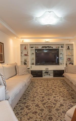 Apartamento à venda com 208m², 4 quartos e 2 vagas Apartamento à venda com 208m², 4 quartos e 2 vagasSala