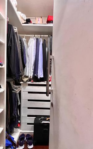 Apartamento à venda com 175m², 4 quartos e 2 vagas Apartamento à venda com 175m², 4 quartos e 2 vagasCloset da suíte