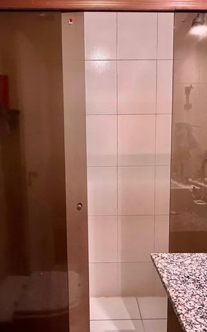 Apartamento à venda com 175m², 4 quartos e 2 vagas Apartamento à venda com 175m², 4 quartos e 2 vagasBanheiro da suíte 2