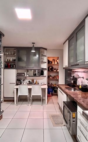 Apartamento à venda com 175m², 4 quartos e 2 vagas Apartamento à venda com 175m², 4 quartos e 2 vagasCozinha