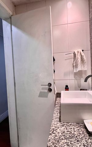 Apartamento à venda com 175m², 4 quartos e 2 vagas Apartamento à venda com 175m², 4 quartos e 2 vagasBanheiro social