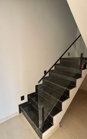Casa à venda com 150m², 3 quartos e 2 vagas Casa à venda com 150m², 3 quartos e 2 vagasHall de entrada