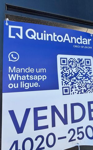 Casa à venda com 150m², 3 quartos e 2 vagas Casa à venda com 150m², 3 quartos e 2 vagasFachada