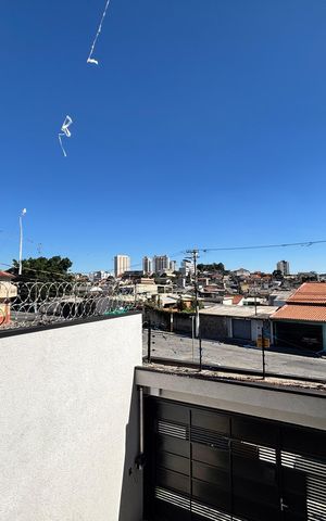 Casa à venda com 150m², 3 quartos e 2 vagas Casa à venda com 150m², 3 quartos e 2 vagasVaranda