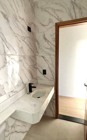 Casa à venda com 150m², 3 quartos e 2 vagas Casa à venda com 150m², 3 quartos e 2 vagasBanheiro 2