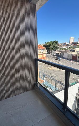 Casa à venda com 150m², 3 quartos e 2 vagas Casa à venda com 150m², 3 quartos e 2 vagasVaranda