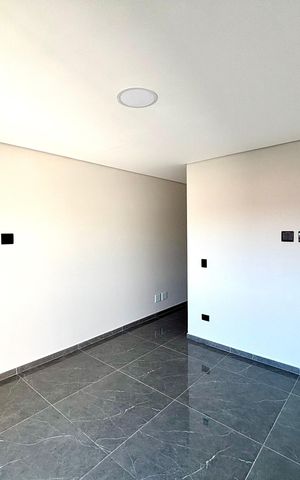 Casa à venda com 150m², 3 quartos e 2 vagas Casa à venda com 150m², 3 quartos e 2 vagasSala
