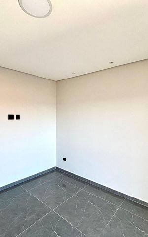 Casa à venda com 150m², 3 quartos e 2 vagas Casa à venda com 150m², 3 quartos e 2 vagasSala