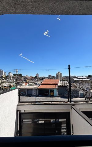 Casa à venda com 150m², 3 quartos e 2 vagas Casa à venda com 150m², 3 quartos e 2 vagasVaranda