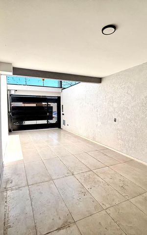 Casa à venda com 150m², 3 quartos e 2 vagas Casa à venda com 150m², 3 quartos e 2 vagasGaragem