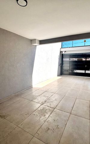Casa à venda com 150m², 3 quartos e 2 vagas Casa à venda com 150m², 3 quartos e 2 vagasGaragem