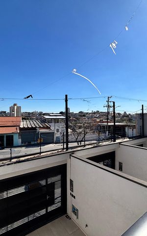 Casa à venda com 150m², 3 quartos e 2 vagas Casa à venda com 150m², 3 quartos e 2 vagasVaranda