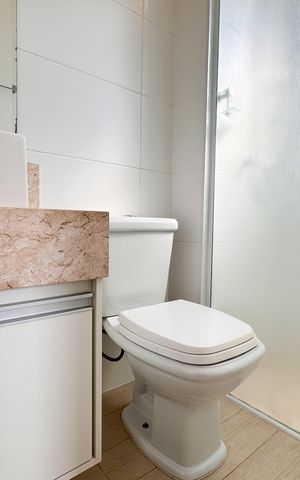 Apartamento à venda com 82m², 2 quartos e 2 vagas Apartamento à venda com 82m², 2 quartos e 2 vagasBanheiro da Suíte