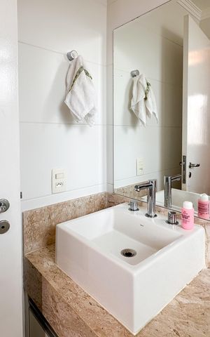 Apartamento à venda com 82m², 2 quartos e 2 vagas Apartamento à venda com 82m², 2 quartos e 2 vagasBanheiro da Suíte