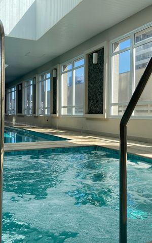 Apartamento à venda com 83m², 3 quartos e 2 vagas Apartamento à venda com 83m², 3 quartos e 2 vagasÁrea comum - Piscina