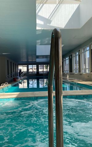 Apartamento à venda com 83m², 3 quartos e 2 vagas Apartamento à venda com 83m², 3 quartos e 2 vagasÁrea comum - Piscina