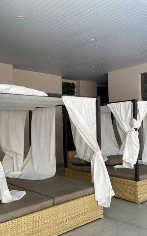 Apartamento à venda com 83m², 3 quartos e 2 vagas Apartamento à venda com 83m², 3 quartos e 2 vagasÁrea comum - Piscina