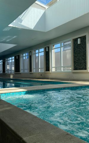 Apartamento à venda com 83m², 3 quartos e 2 vagas Apartamento à venda com 83m², 3 quartos e 2 vagasÁrea comum - Piscina