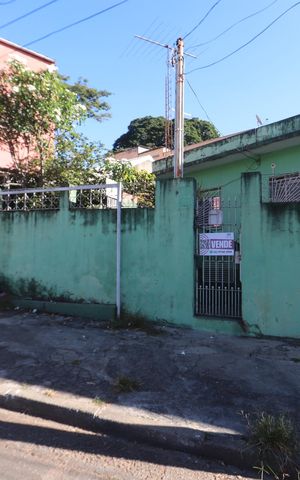 Casa à venda com 308m², 2 quartos e 3 vagasFachada