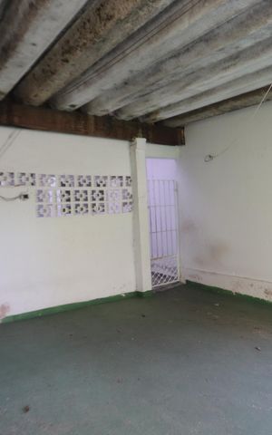 Casa à venda com 308m², 2 quartos e 3 vagasGaragem