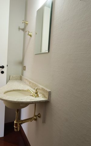 Casa de condomínio para alugar com 250m², 4 quartos e 3 vagasLavabo