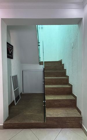 Apartamento à venda com 134m², 2 quartos e 1 vaga Apartamento à venda com 134m², 2 quartos e 1 vagaEscada