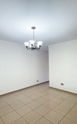 Casa à venda com 121m², 3 quartos e 2 vagas Casa à venda com 121m², 3 quartos e 2 vagasSala