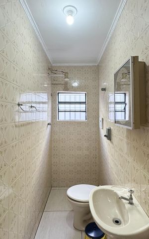 Casa à venda com 121m², 3 quartos e 2 vagas Casa à venda com 121m², 3 quartos e 2 vagasBanheiro Social 1