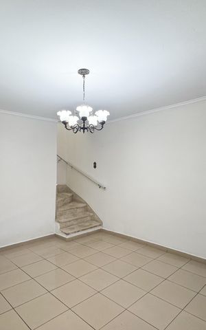 Casa à venda com 121m², 3 quartos e 2 vagas Casa à venda com 121m², 3 quartos e 2 vagasSala