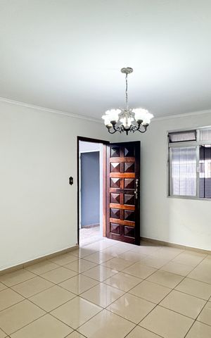 Casa à venda com 121m², 3 quartos e 2 vagas Casa à venda com 121m², 3 quartos e 2 vagasSala