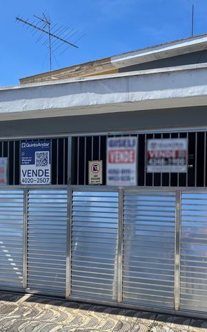 Casa à venda com 121m², 3 quartos e 2 vagas Casa à venda com 121m², 3 quartos e 2 vagasFachada