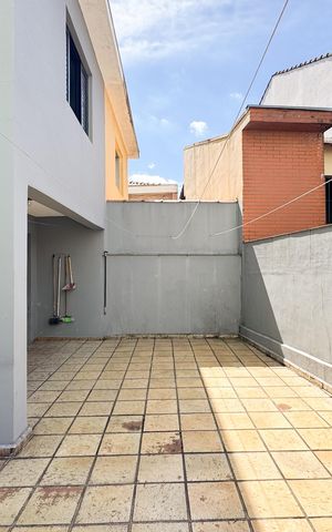 Casa à venda com 121m², 3 quartos e 2 vagas Casa à venda com 121m², 3 quartos e 2 vagasQuintal