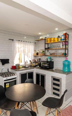 Casa à venda com 174m², 5 quartos e 5 vagas Casa à venda com 174m², 5 quartos e 5 vagasCasa fundos - Cozinha