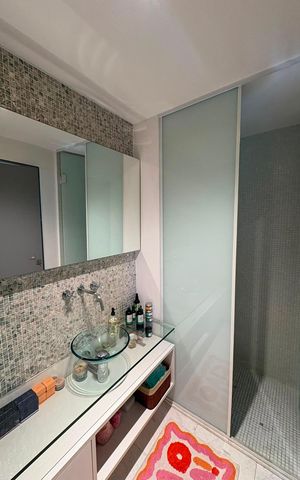 Apartamento à venda com 70m², 2 quartos e 2 vagas Apartamento à venda com 70m², 2 quartos e 2 vagasBanheiro