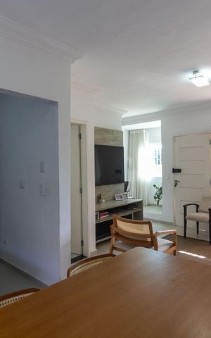 Casa à venda com 109m², 3 quartos e 2 vagas Casa à venda com 109m², 3 quartos e 2 vagasSala
