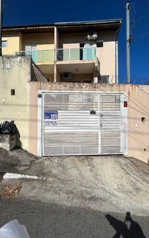 Casa à venda com 109m², 3 quartos e 2 vagas Casa à venda com 109m², 3 quartos e 2 vagasFachada externa