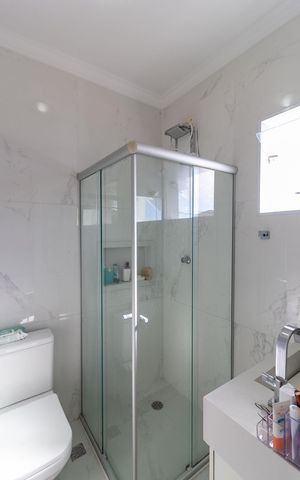 Casa à venda com 109m², 3 quartos e 2 vagas Casa à venda com 109m², 3 quartos e 2 vagasBanheiro Suíte