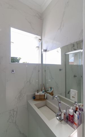Casa à venda com 109m², 3 quartos e 2 vagas Casa à venda com 109m², 3 quartos e 2 vagasBanheiro Suíte