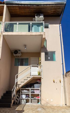 Casa à venda com 109m², 3 quartos e 2 vagas Casa à venda com 109m², 3 quartos e 2 vagasFachada interna