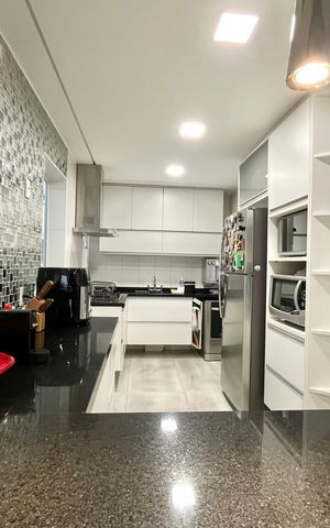 Apartamento à venda com 121m², 3 quartos e 2 vagas Apartamento à venda com 121m², 3 quartos e 2 vagasCozinha