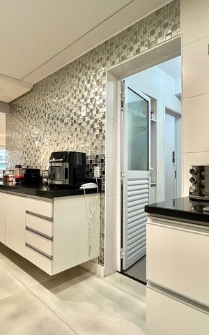 Apartamento à venda com 121m², 3 quartos e 2 vagas Apartamento à venda com 121m², 3 quartos e 2 vagasCozinha
