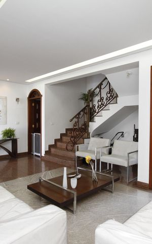 Casa à venda com 370m², 4 quartos e 4 vagasSala