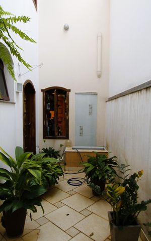 Casa à venda com 370m², 4 quartos e 4 vagasJARDIM DE INVERNO